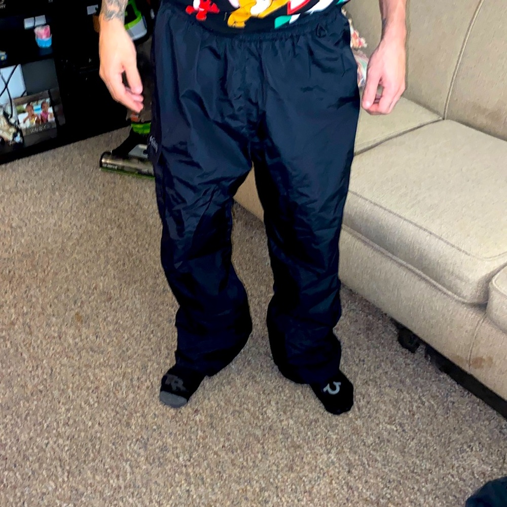 Blue snow pants. 

Large women’s